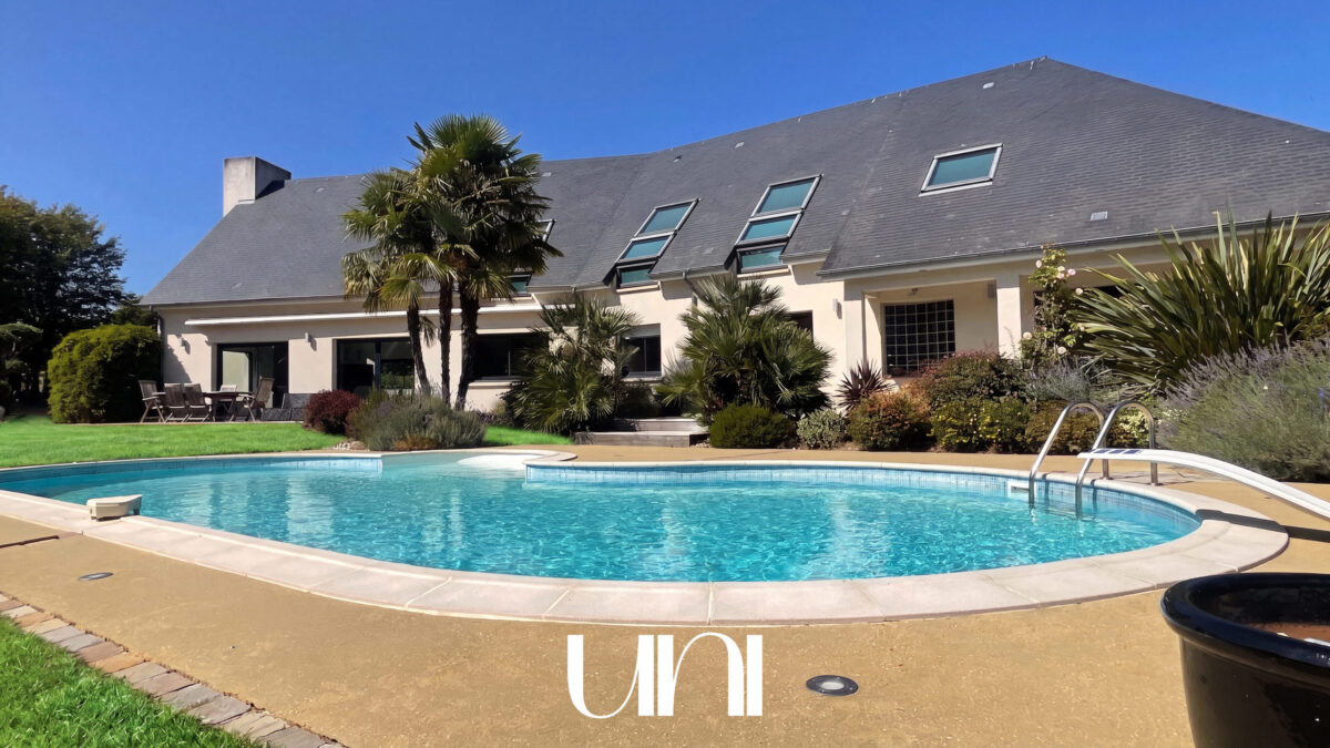 Maison 8 pièces de 295m2 avec piscine - BIÉVILLE-BEUVILLE