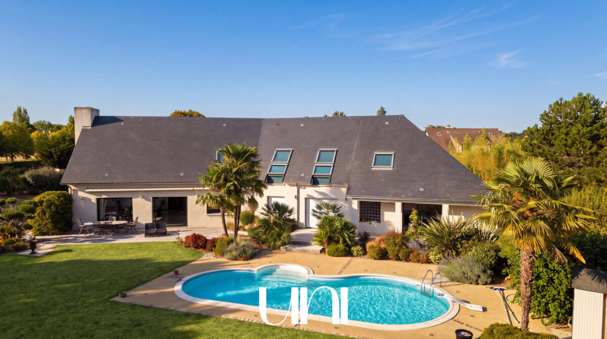 Maison 8 pièces de 295m2 avec piscine - BIÉVILLE-BEUVILLE
