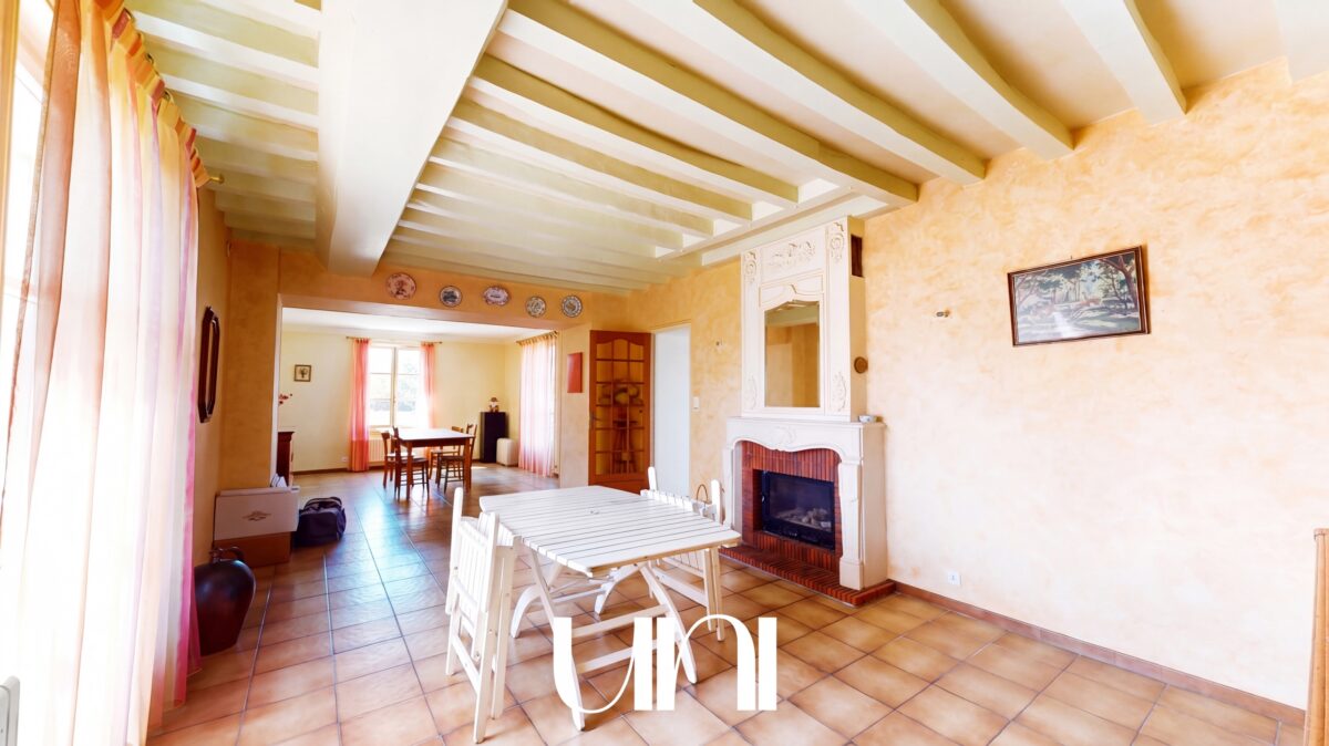 Maison 7 pièces de 136m2 avec dépendance - Coulonges-sur-Sarthe