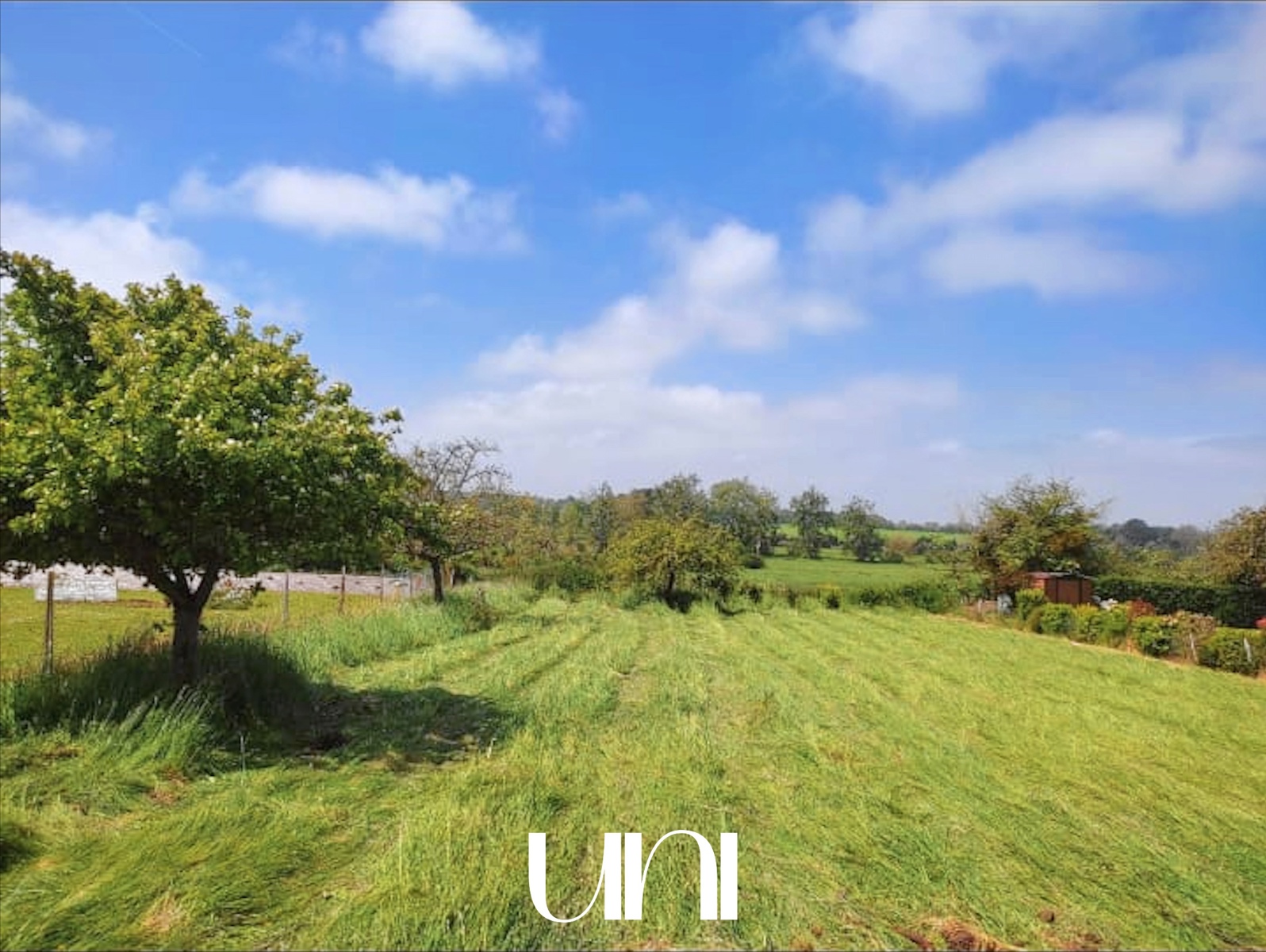 Terrain de 1246 m2 constructible à Maisons