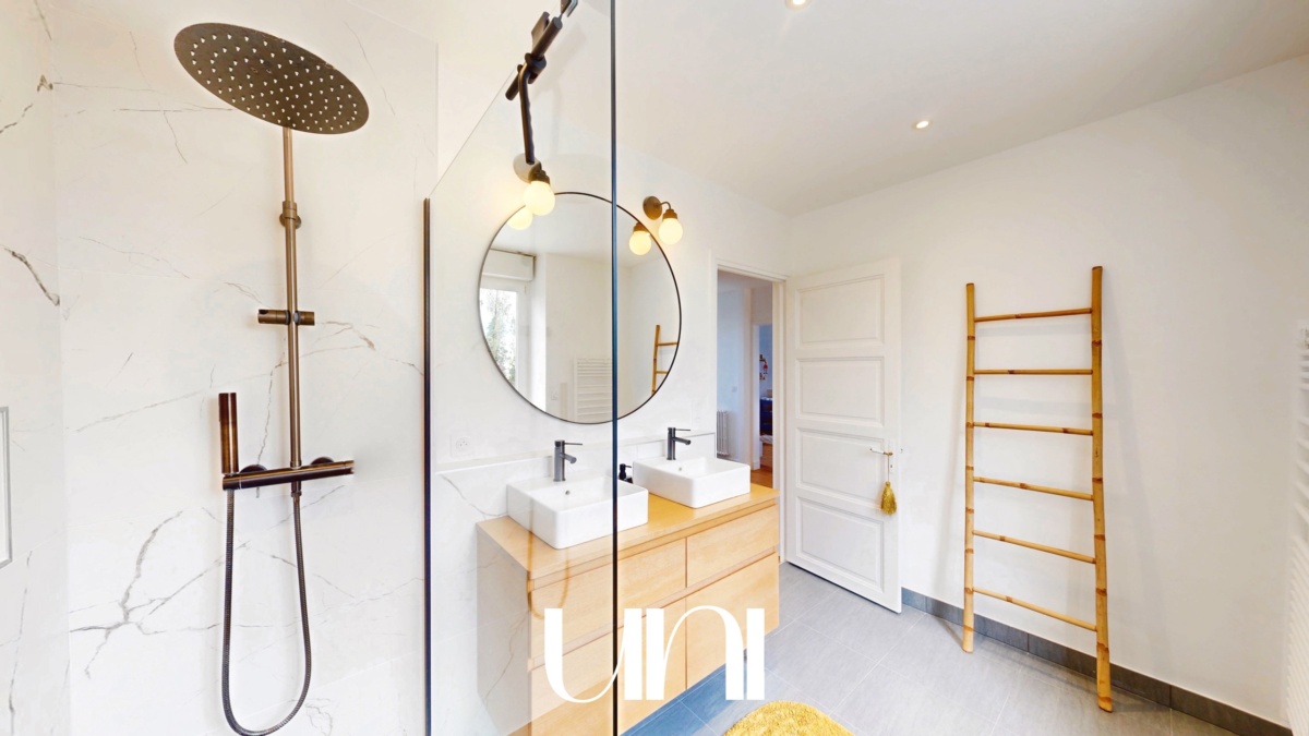 Maison 6 pièces de 138 m2 avec jardin - MALTOT – photo 9