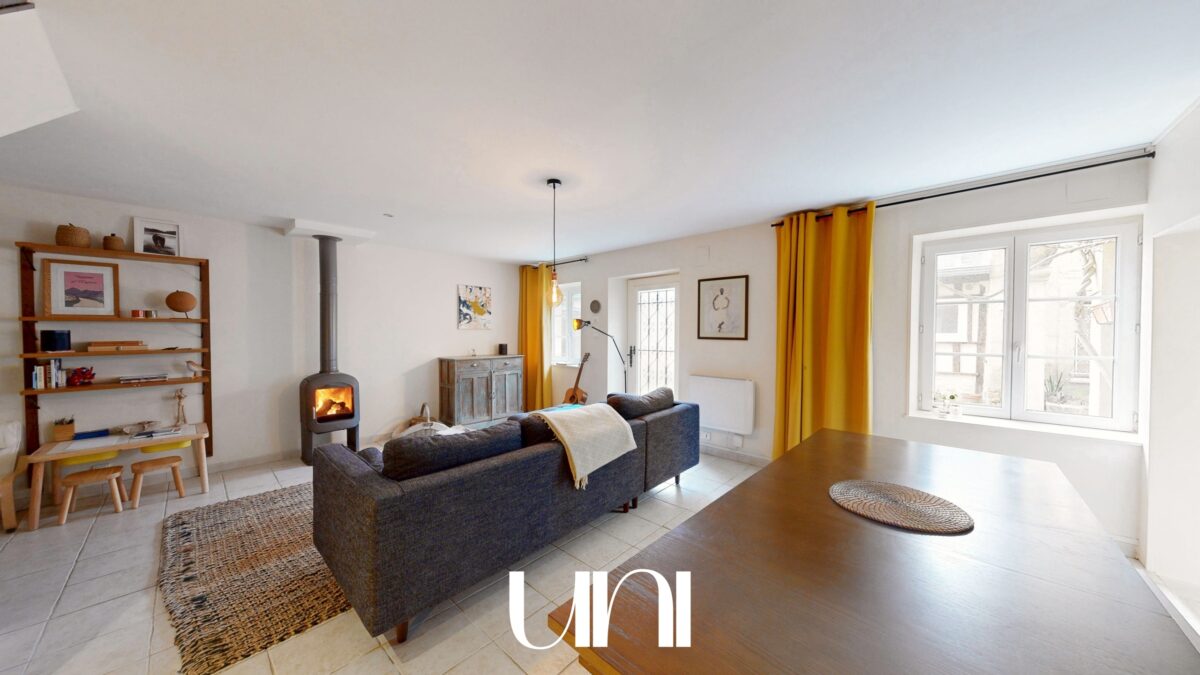 Maison T4 de 100m2 + Gite T3 de 50m2 + T3 loué sur parcelle de 300m2