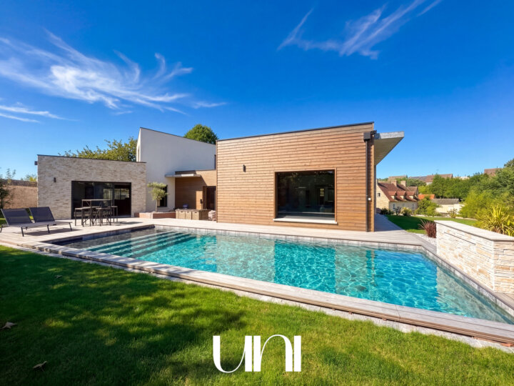 Maison T6 de 300 m² sur terrain de 1200 m² - BIEVILLE BEUVILLE