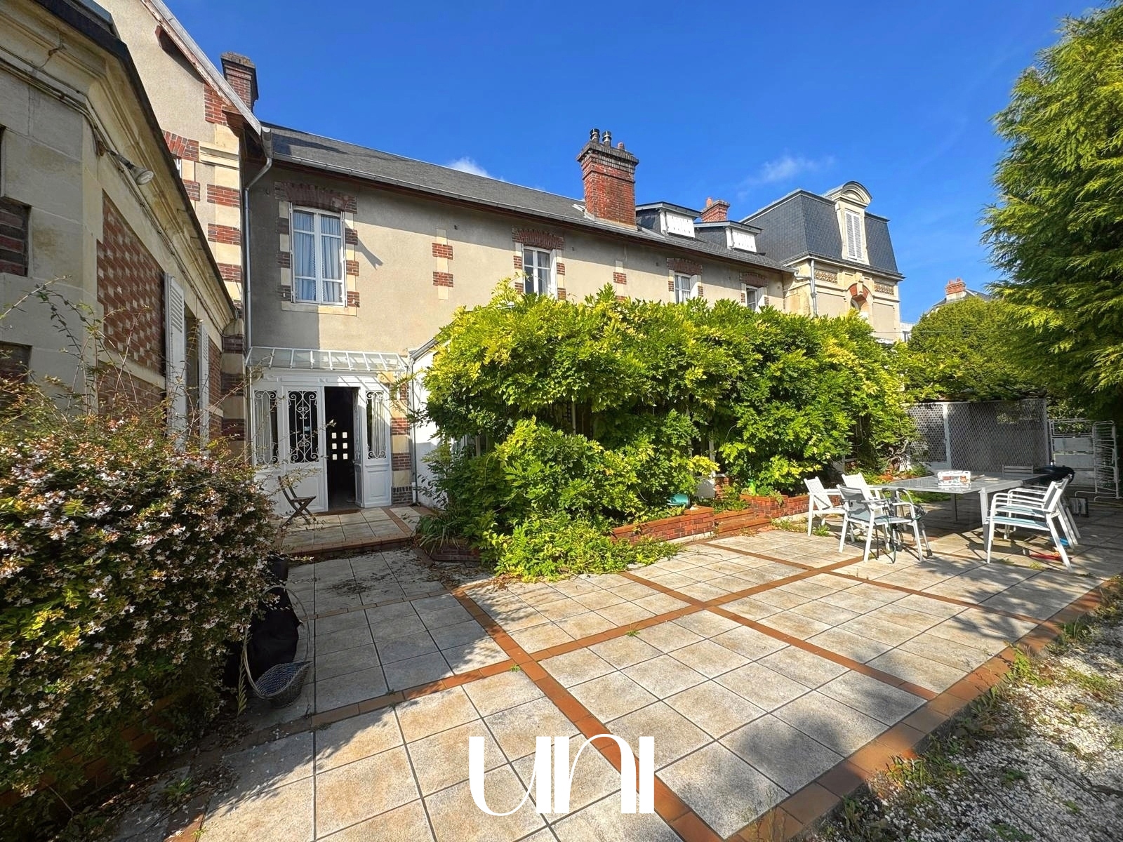 Maison T11 de 280 m² sur terrain de 900 m²