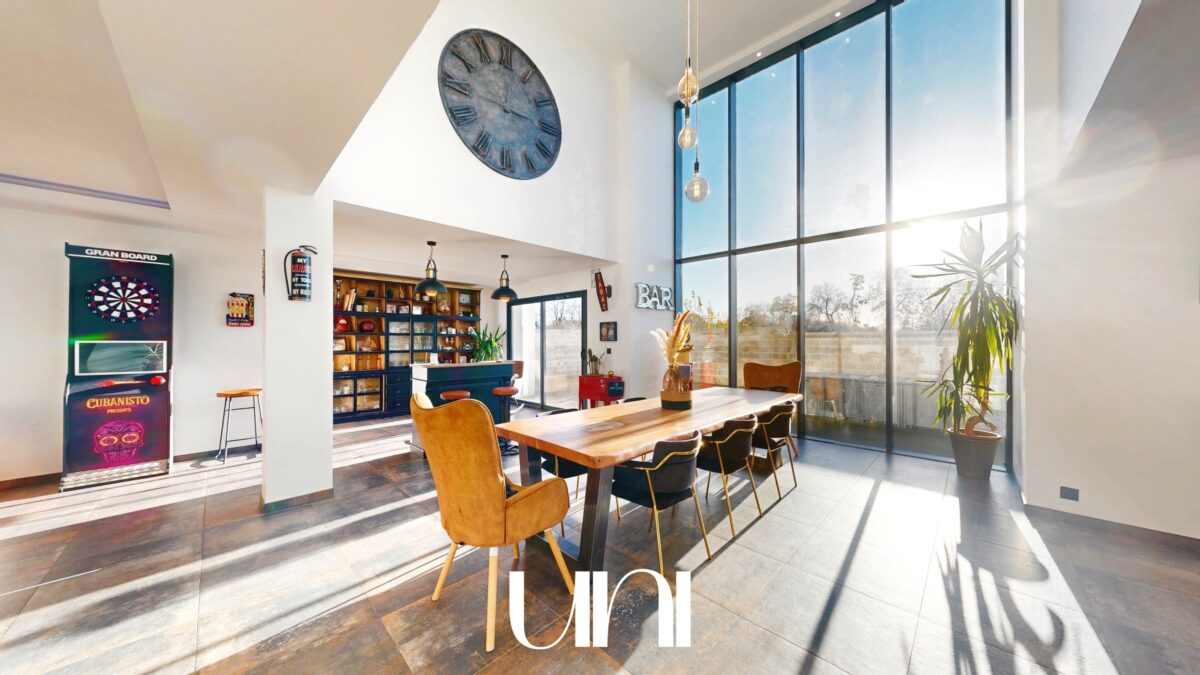 Maison 9 pièces 317 m2 avec terrasse - Saint-Loup-Hors