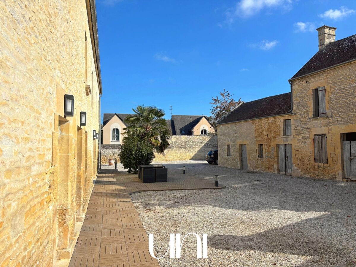 Ensemble composé d'une maison T6 de 250 m² et d'une maison de 180 m2