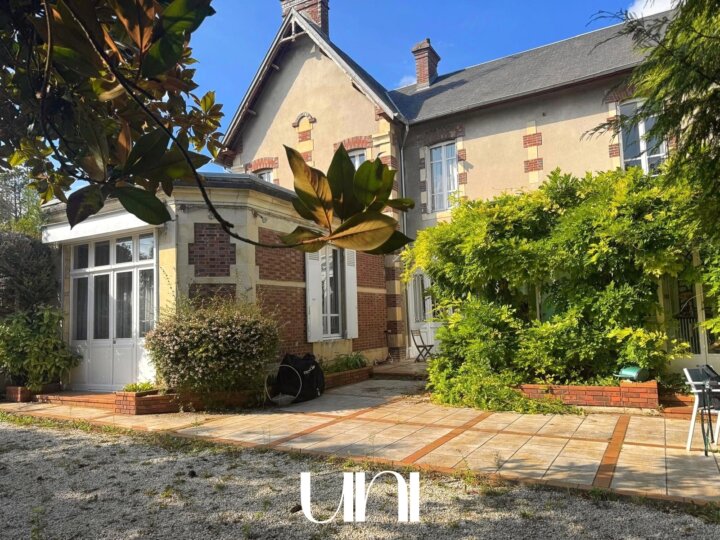 Maison T11 de 280 m² sur terrain de 900 m²