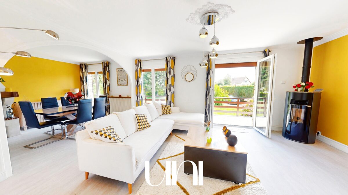 Maison 7 pièces de 197m² avec piscine - Monceaux-en-bessin