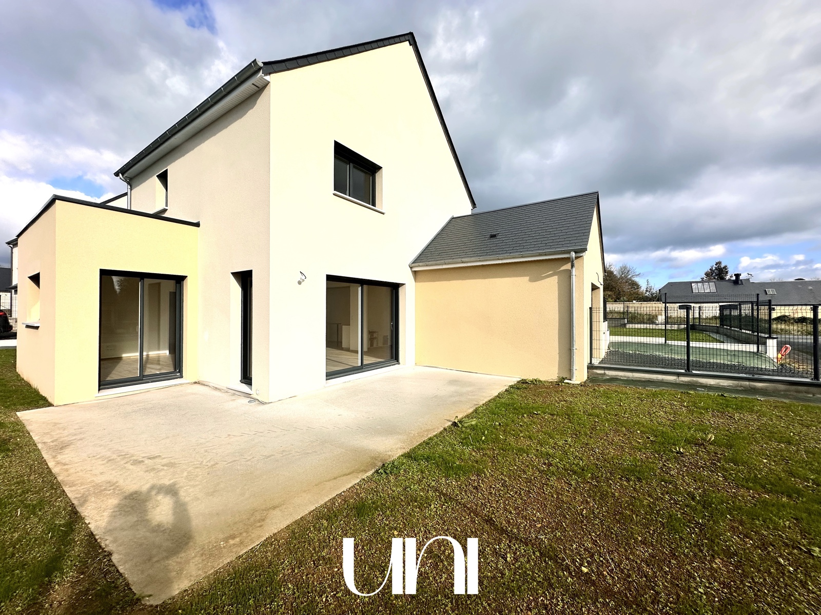 Maison T6 123 m2, terrain de 398 m2 LONGUES SUR MER
