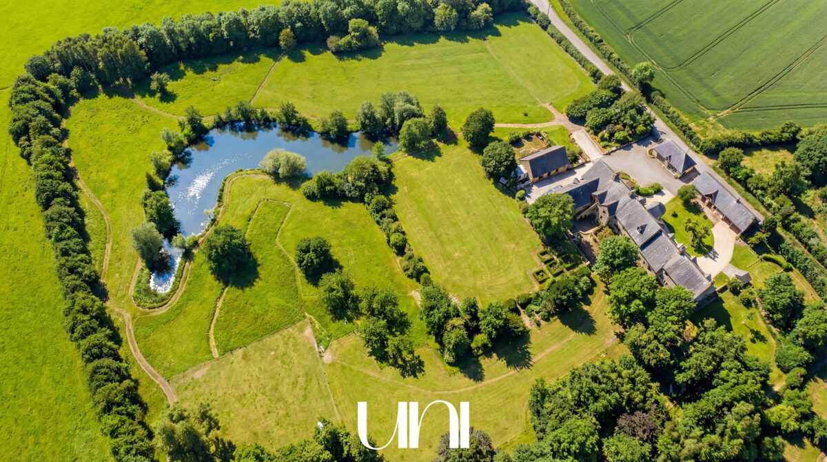 Maison T11 de 587 m2 avec parc de 2,8 hectares