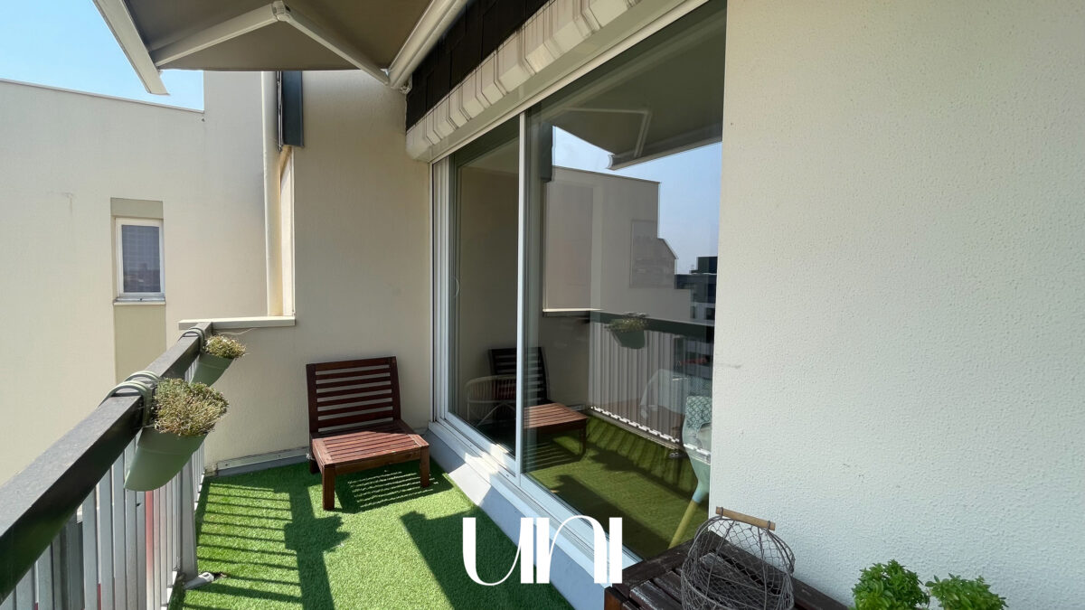 Appartement 4 pièces de 98 m2 avec caves, balcon, et parkings - CAEN