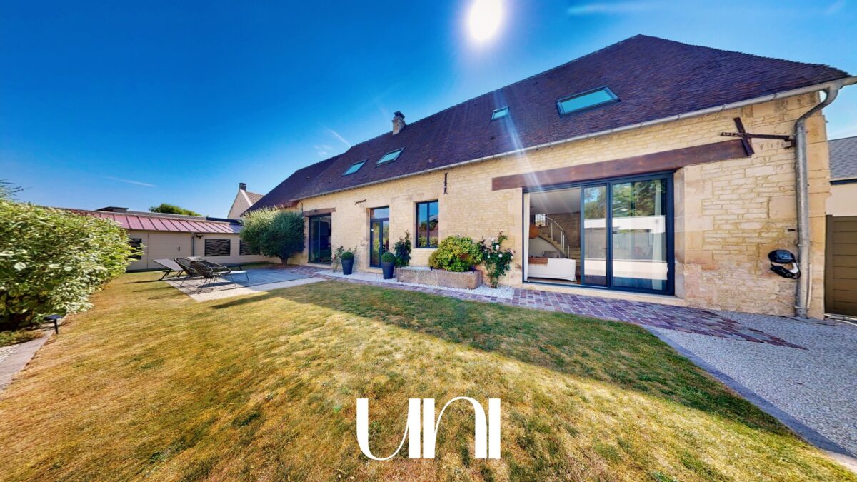 Maison 5 pièces en pierre rénovée-156 m²-BRETEVILLE-SUR-ODON