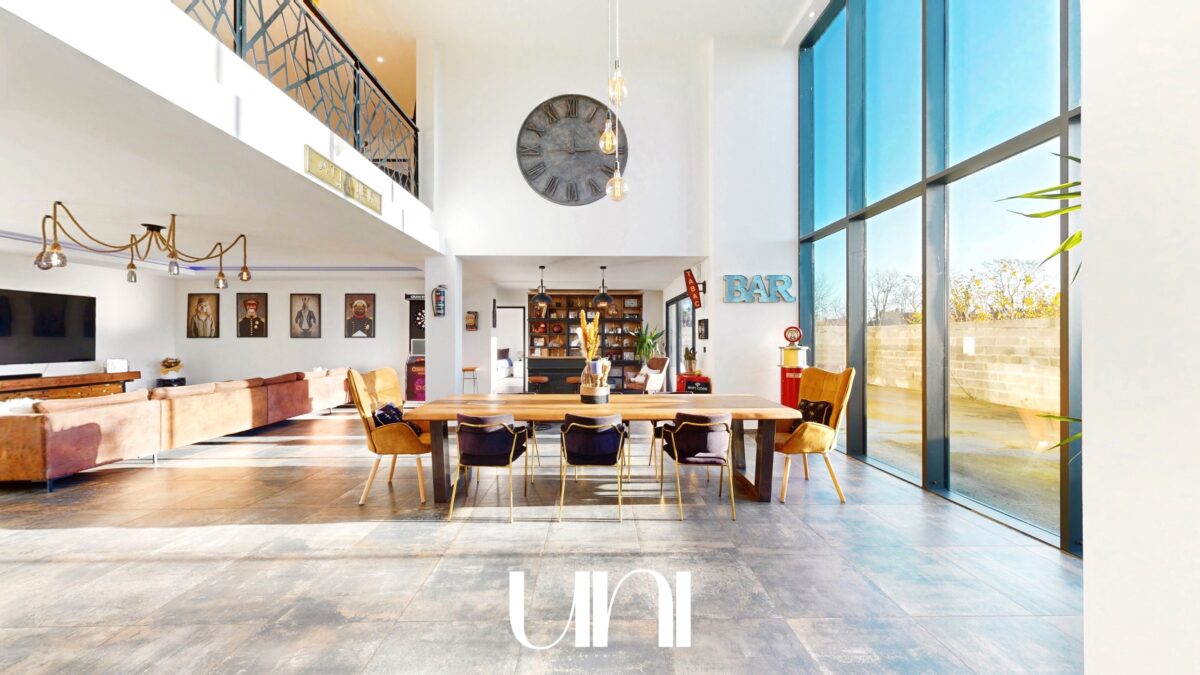 Maison 9 pièces 317 m2 avec terrasse - Saint-Loup-Hors