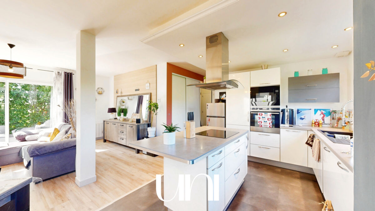 Maison 6 pièces de 110 m2 avec garage - SANNERVILLE