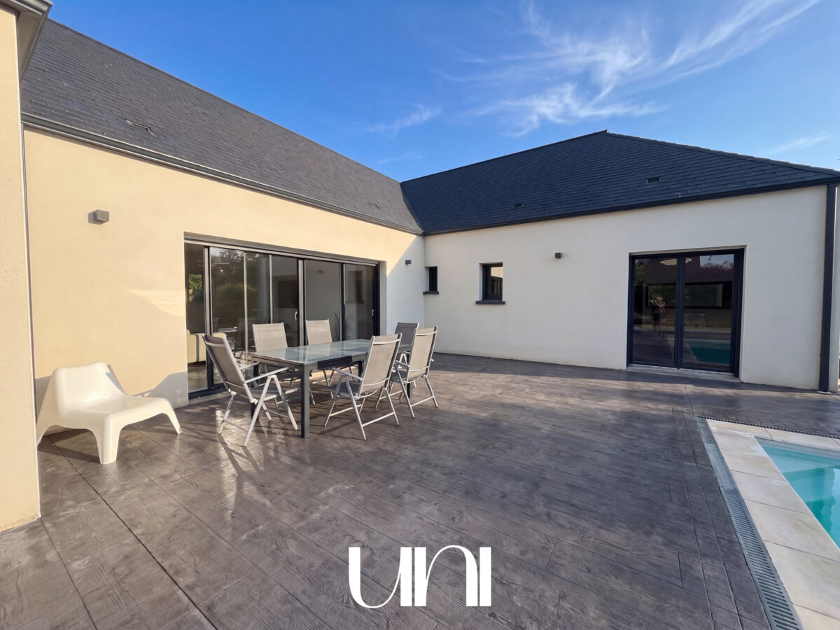 Maison de plain pied de 158m2 à Bretteville-sur-laize avec piscine