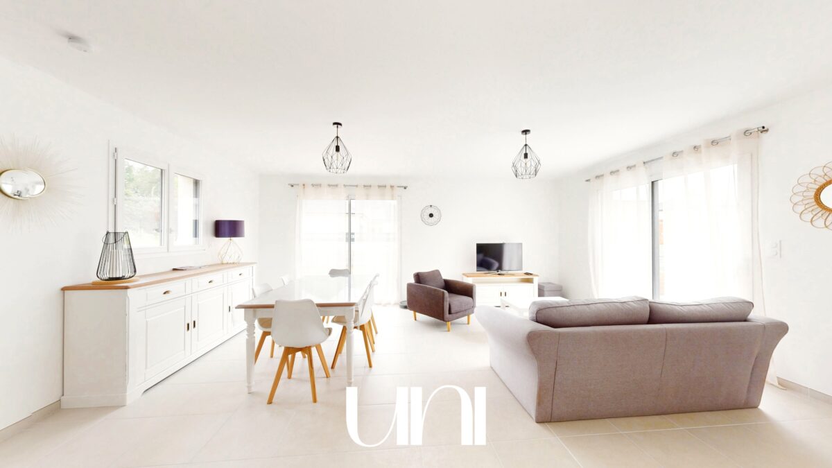 Maison 5 pièces de plain pied avec jardin