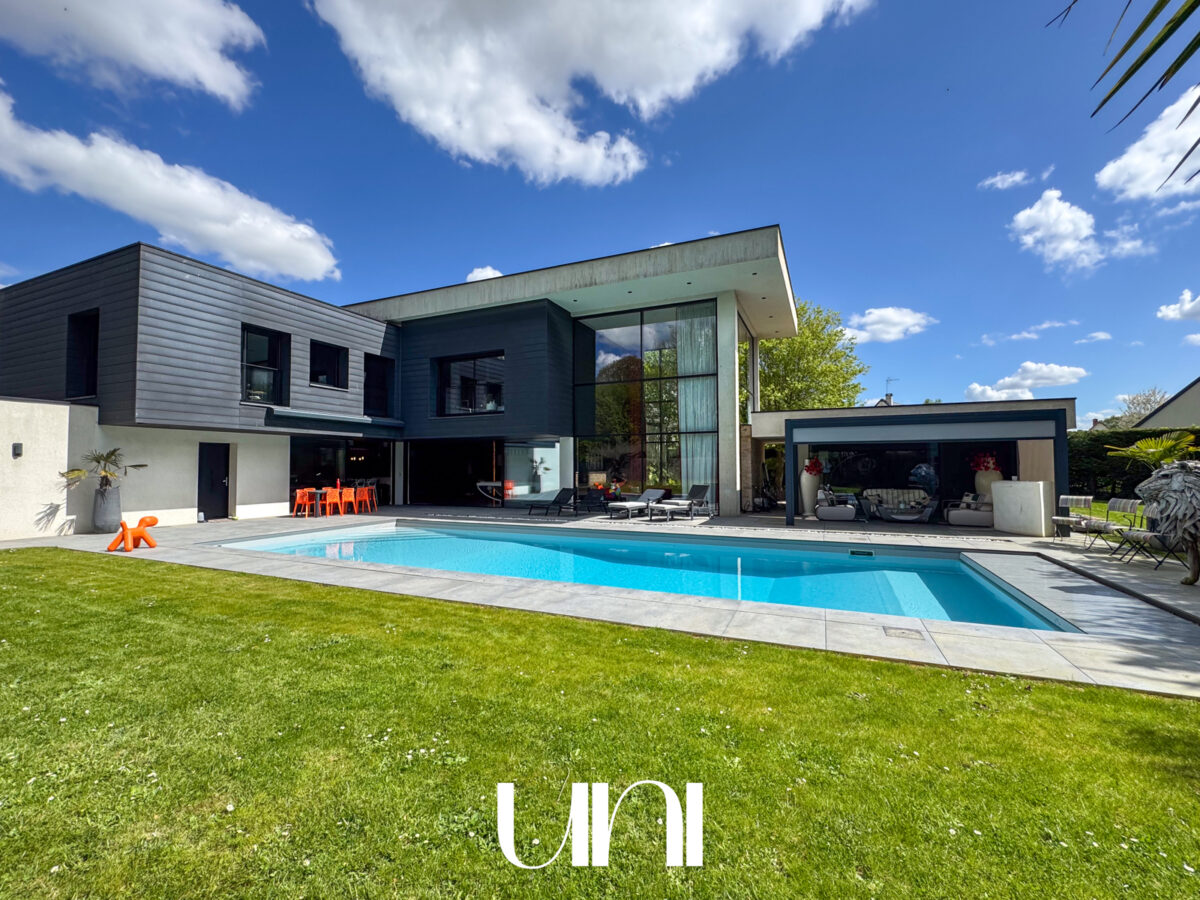 Maison de prestige T8 de 307 m² sur terrain de 1600 m² – SAINT-CONTEST