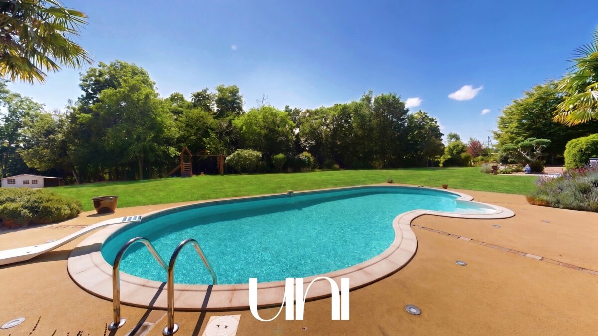 Maison 8 pièces de 295m2 avec piscine - BIÉVILLE-BEUVILLE