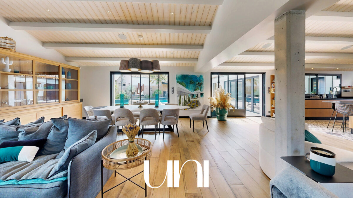 Maison 5 pièces de 277 m2 avec piscine et dépendance