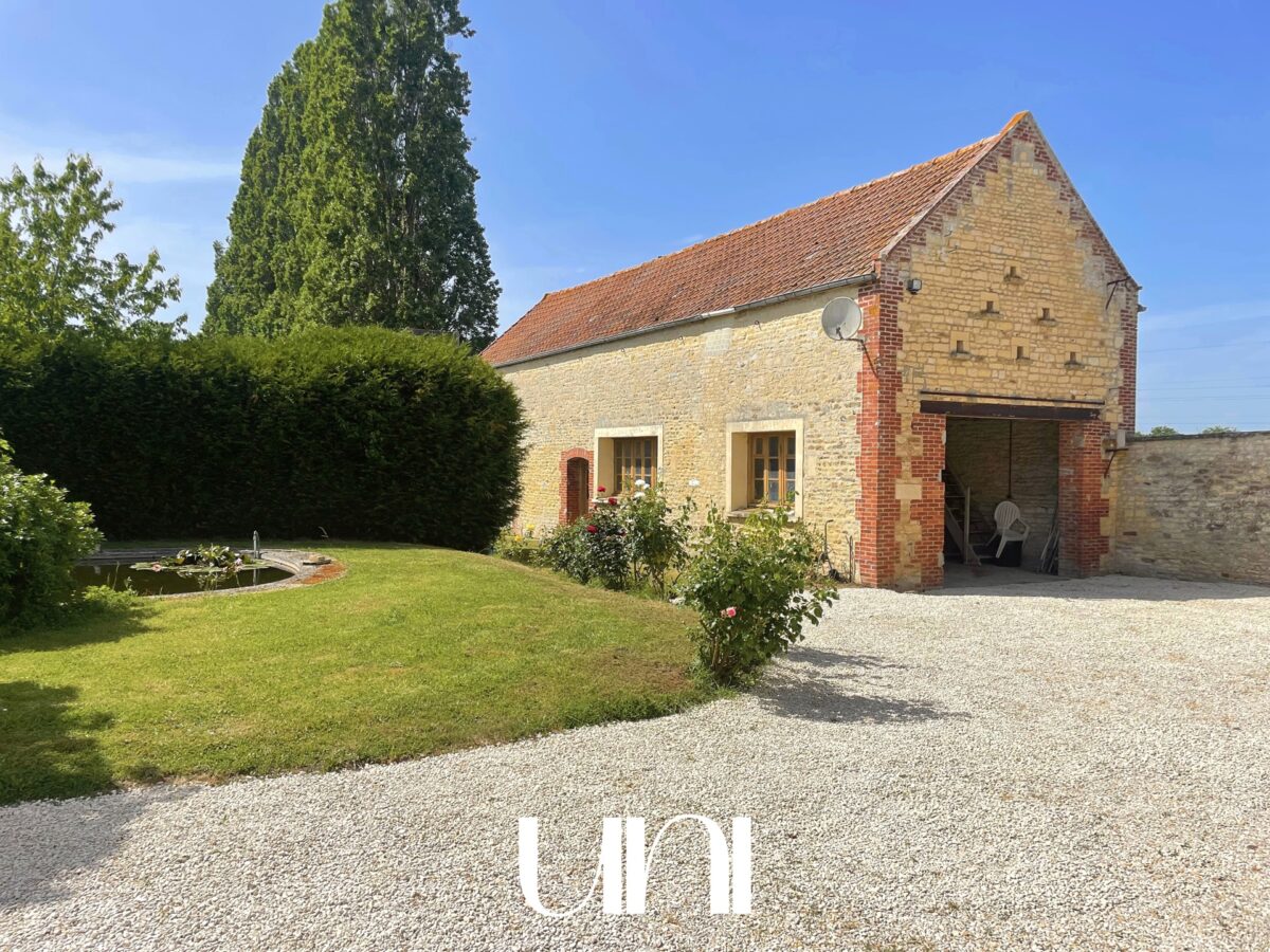 Maison 8 pièces de 232 m2 avec dépendances -  SAINT ANDRE SUR ORNE