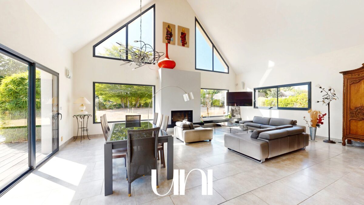 Maison 8 pièces de 295m2 avec piscine - BIÉVILLE-BEUVILLE