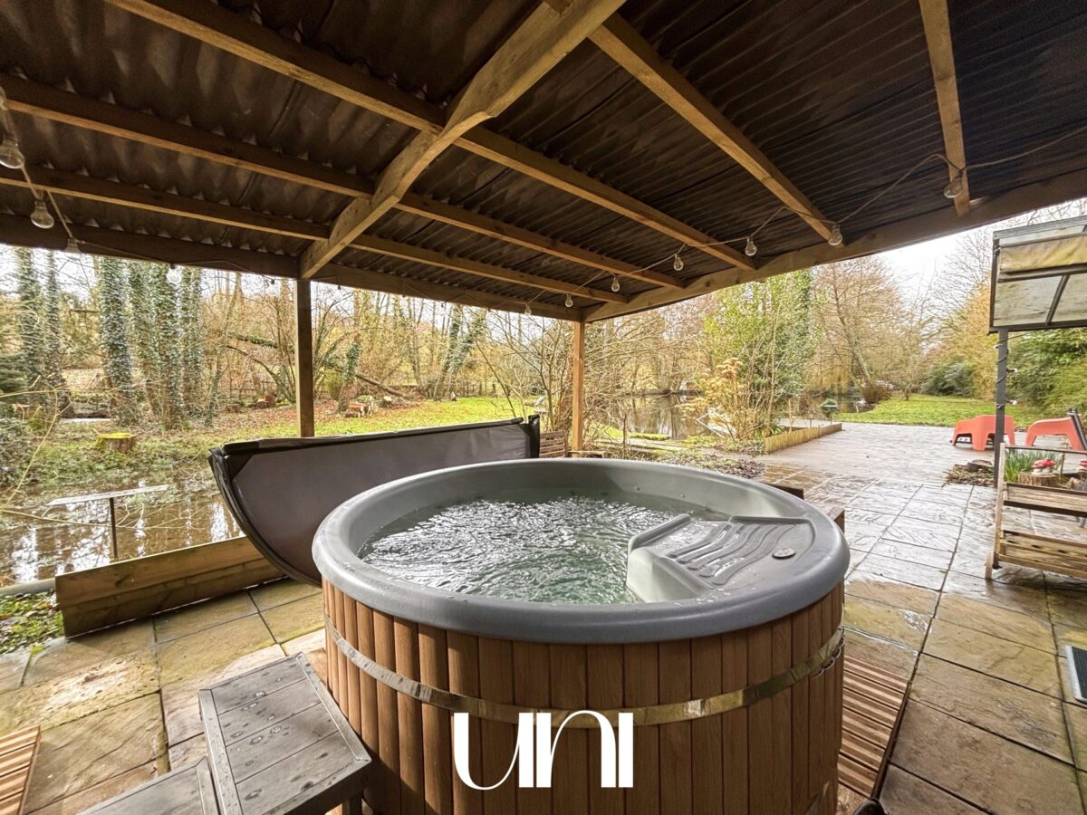 Chalet en forêt sur terrain de 4 870 m² à Espins