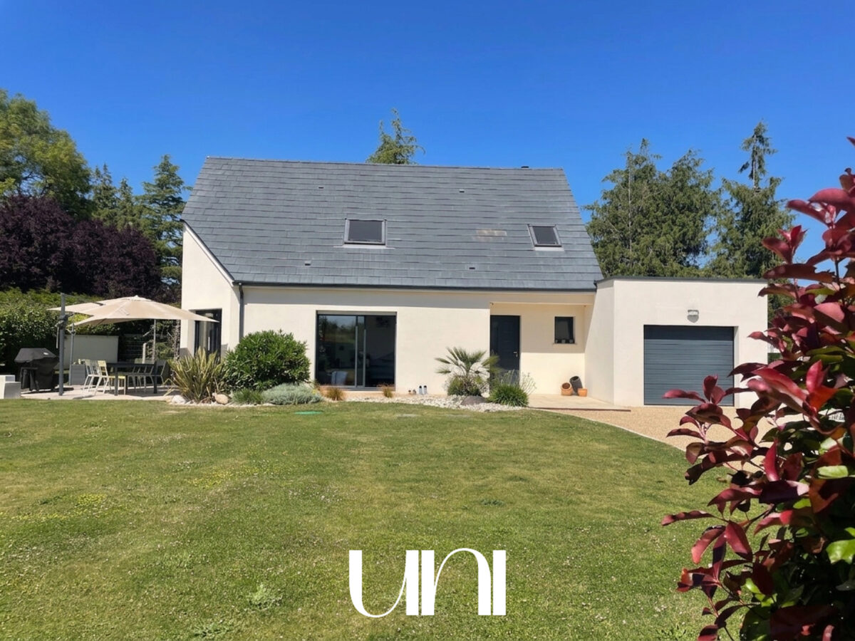Maison 5 pièces de 146 m2 avec garage - LASSON (ROTS)