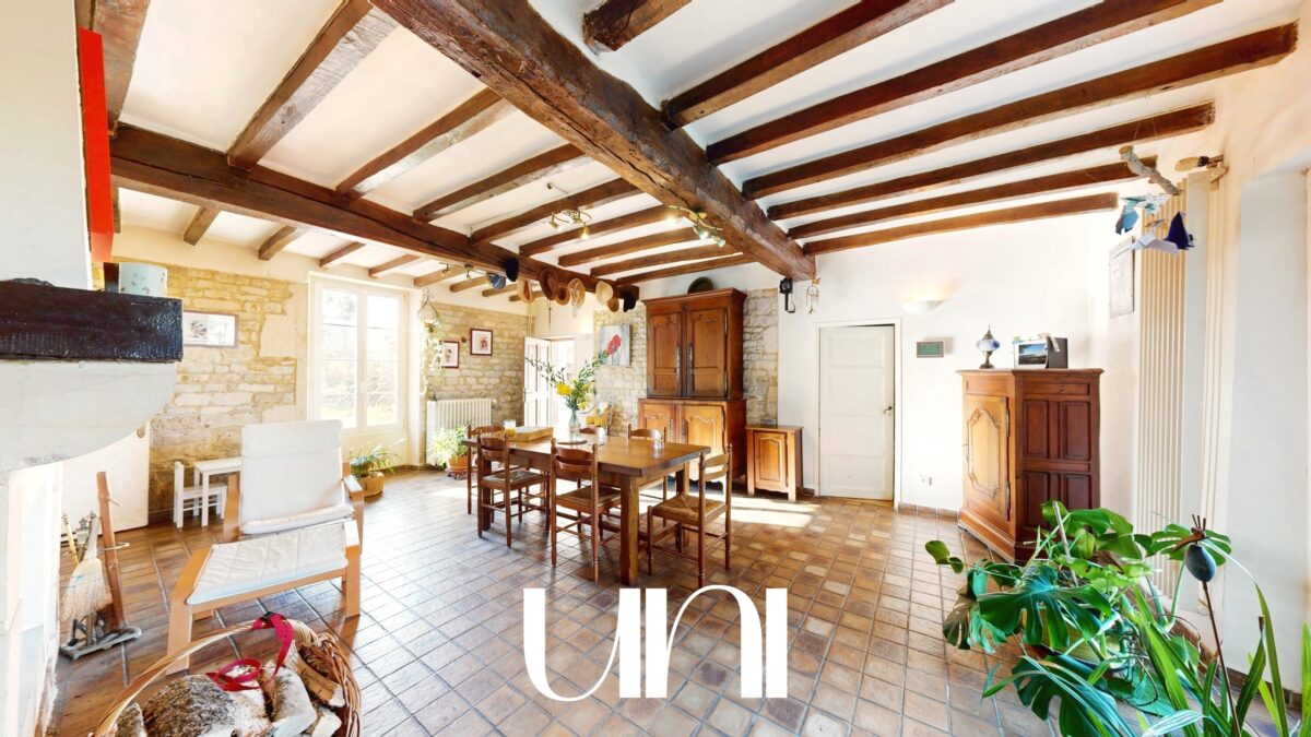 Maison T12 de 388 m2 avec terrain de 8100m2