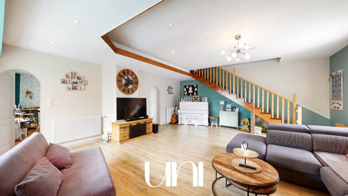 Maison 8 pièces de 245m2 à BONNEMAISON