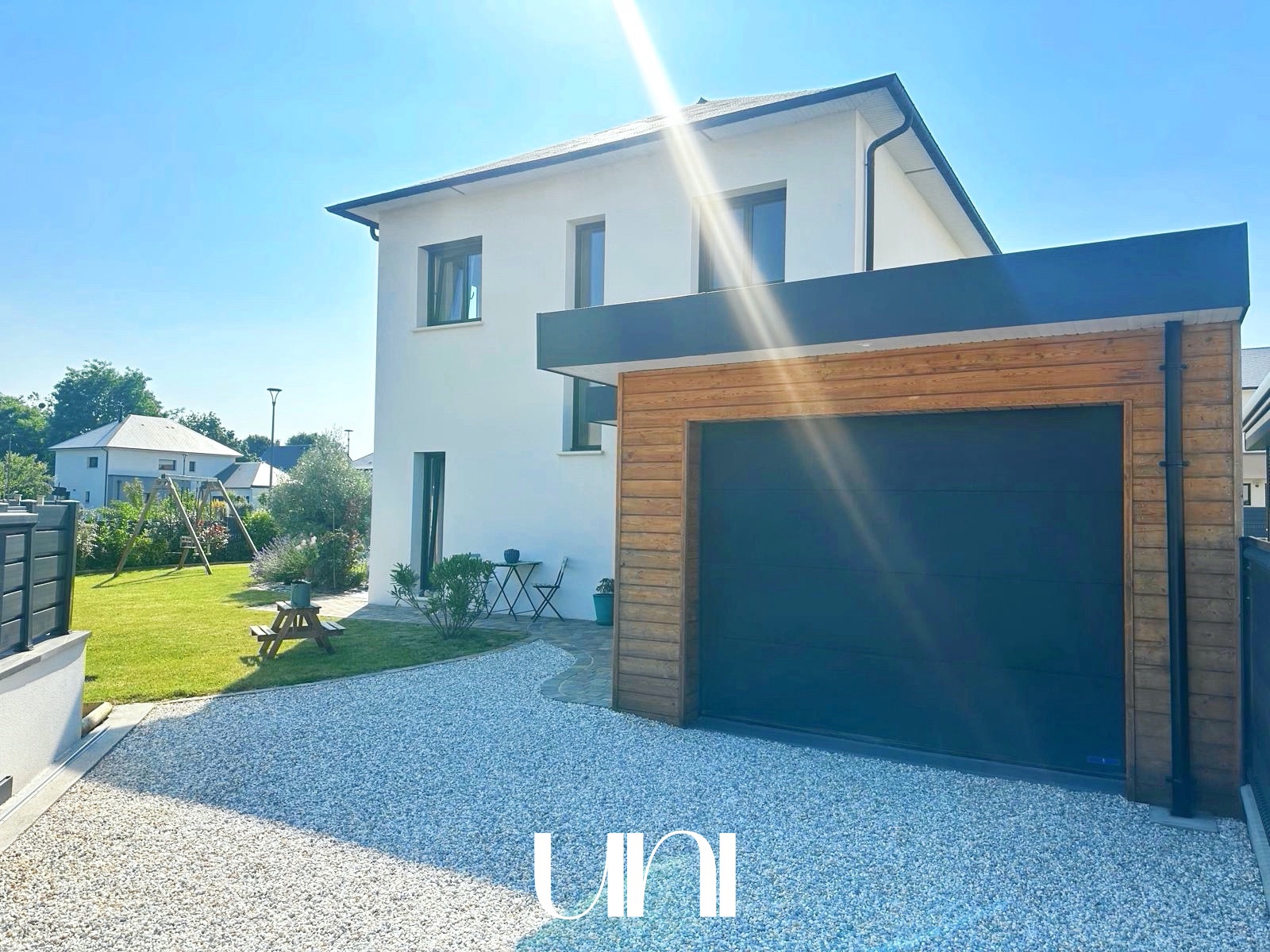 Maison T4 de 107m2 sur terrain de 505 m2 - FEUGUEROLLES-BULLY