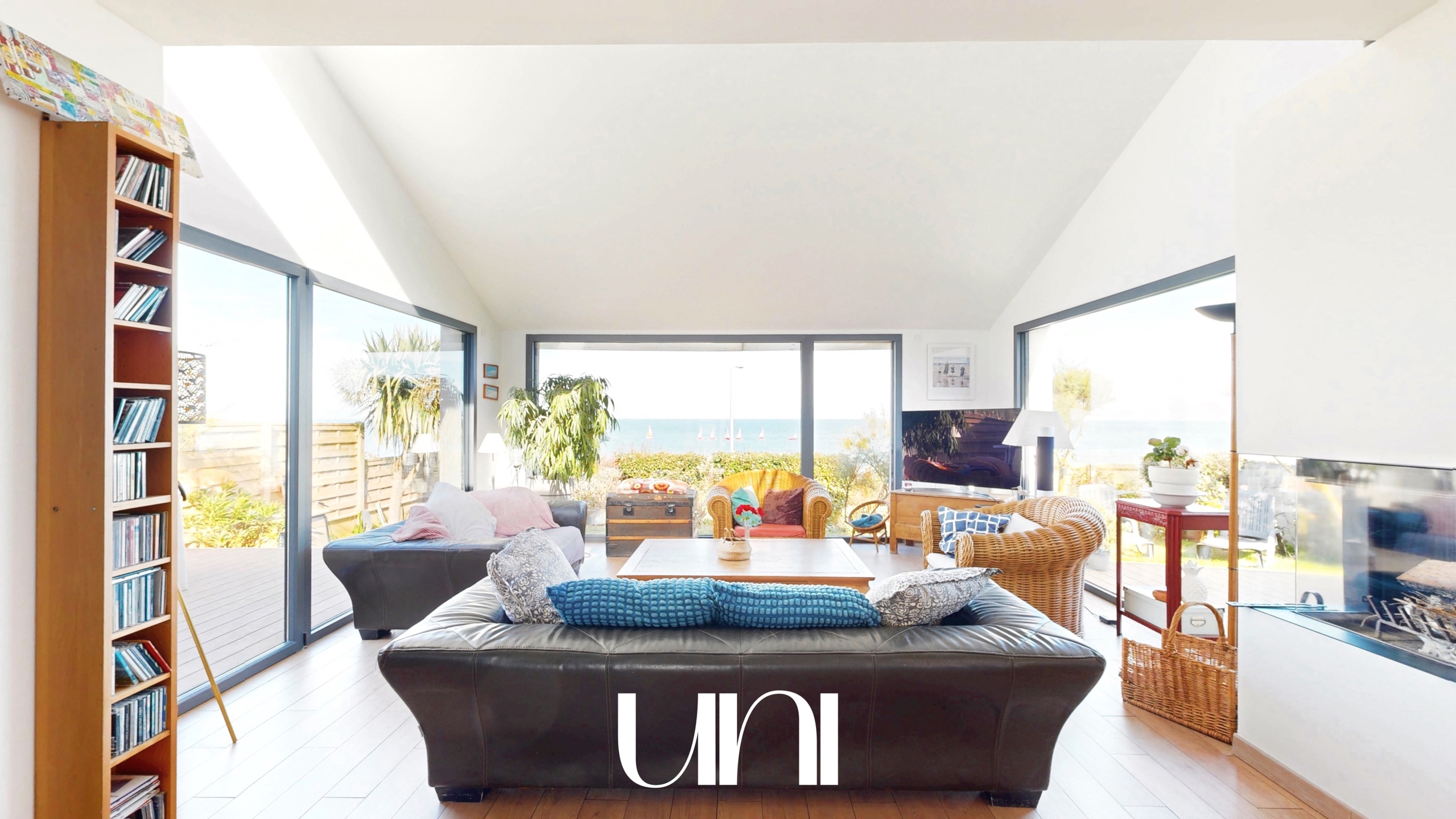 Superbe maison T7 de 237 m2 sur 442 m2 de terrain en front de mer