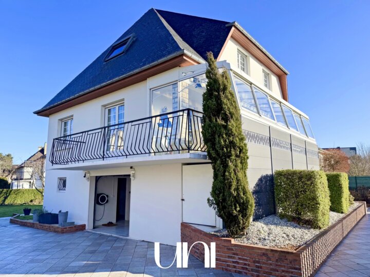 Maison T6 de 159m2 sur 679m2 de terrain à 15min à pieds de la plage
