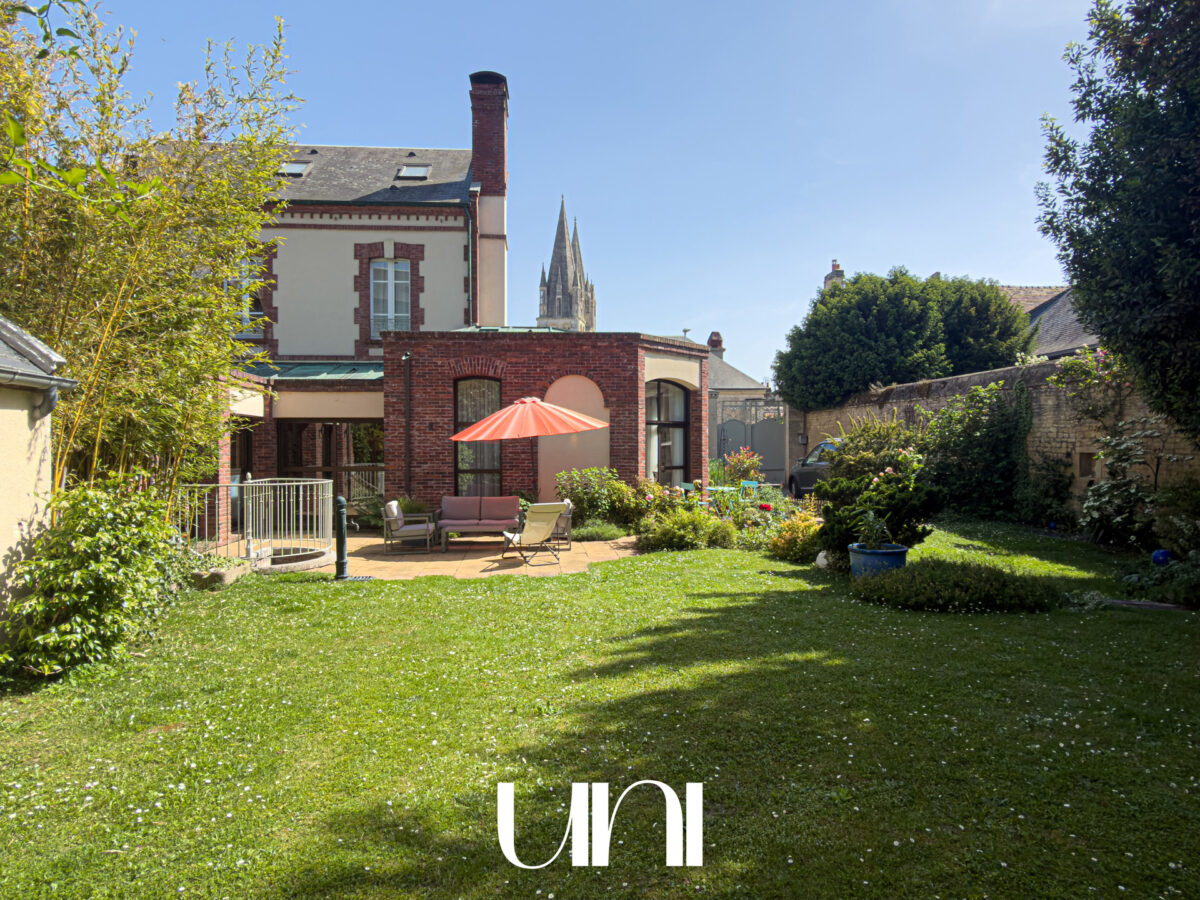 Maison 6 pièces de 350 m2 avec garage - CAEN