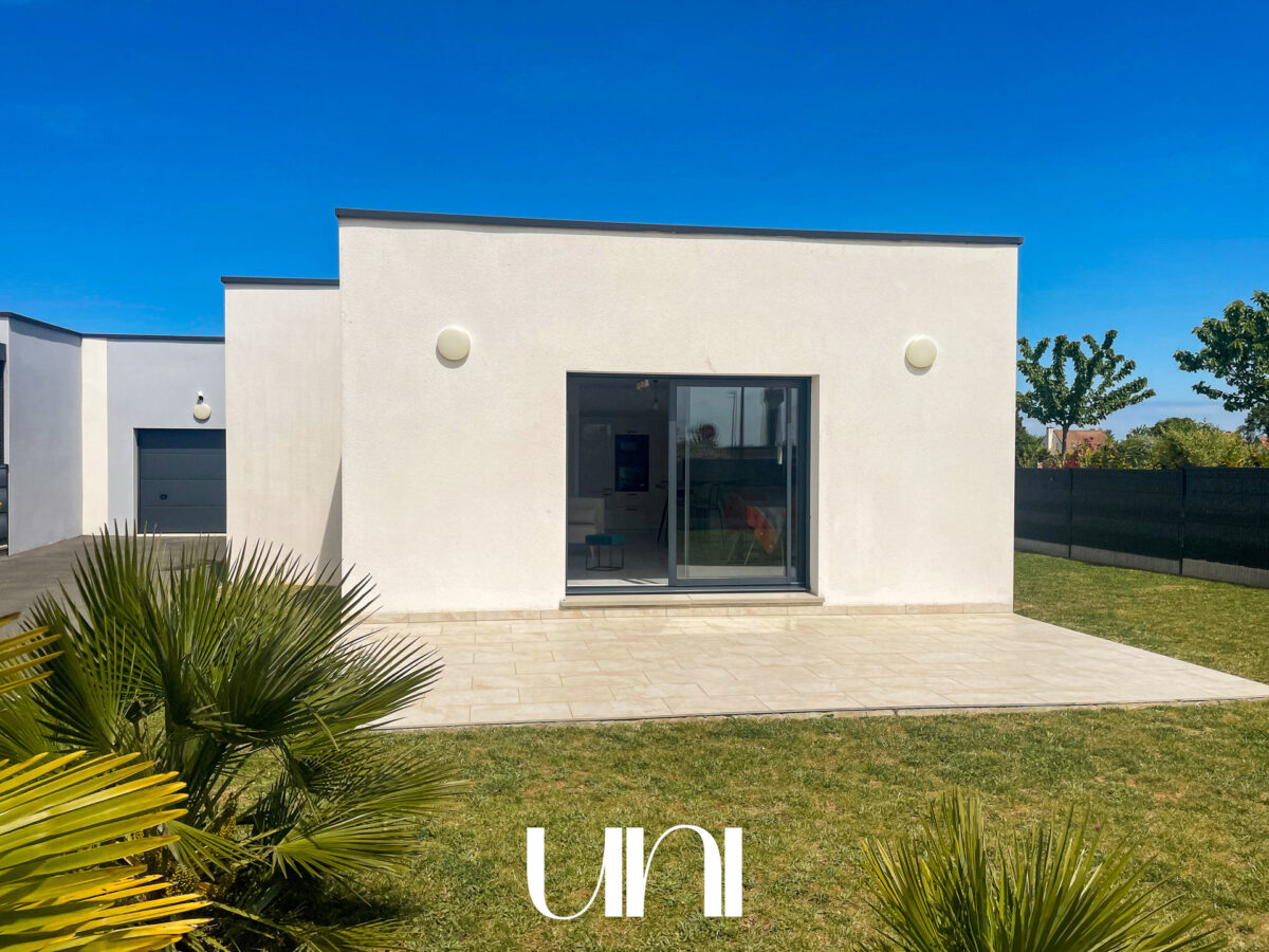 Maison 4 pièces de 112 m2 avec garage - COLOMBY ANGUERNY