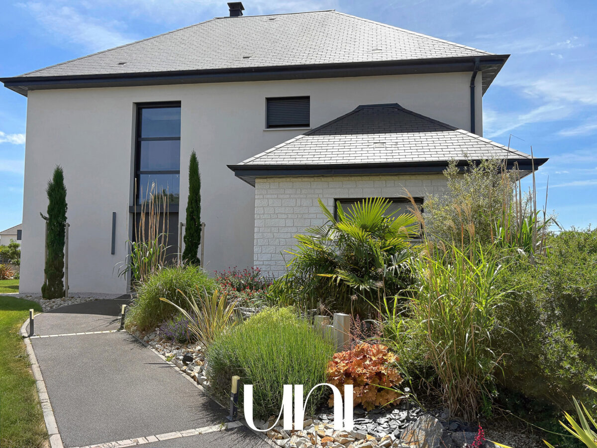 Maison 5 pièces de 160 m2 avec sous-sol - RANVILLE