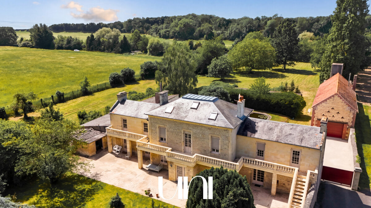 Maison 8 pièces de 232 m2 avec dépendances -  SAINT ANDRE SUR ORNE