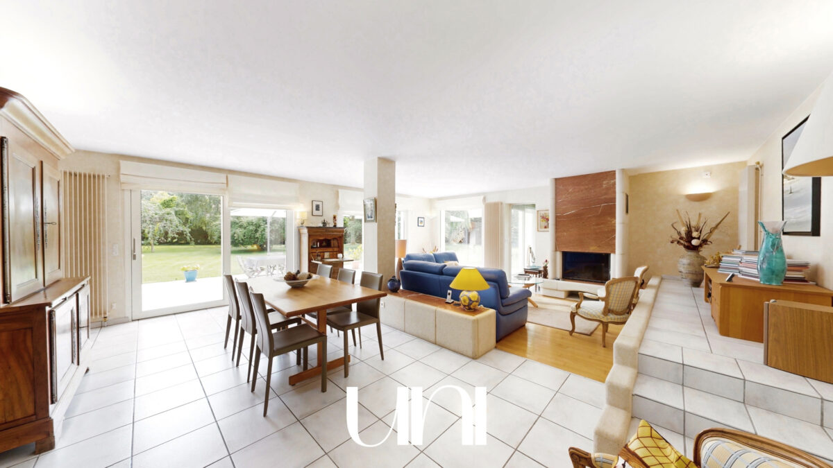 Maison 6 pièces de 295 m2 sur terrain de 3018 m2- MATHIEU