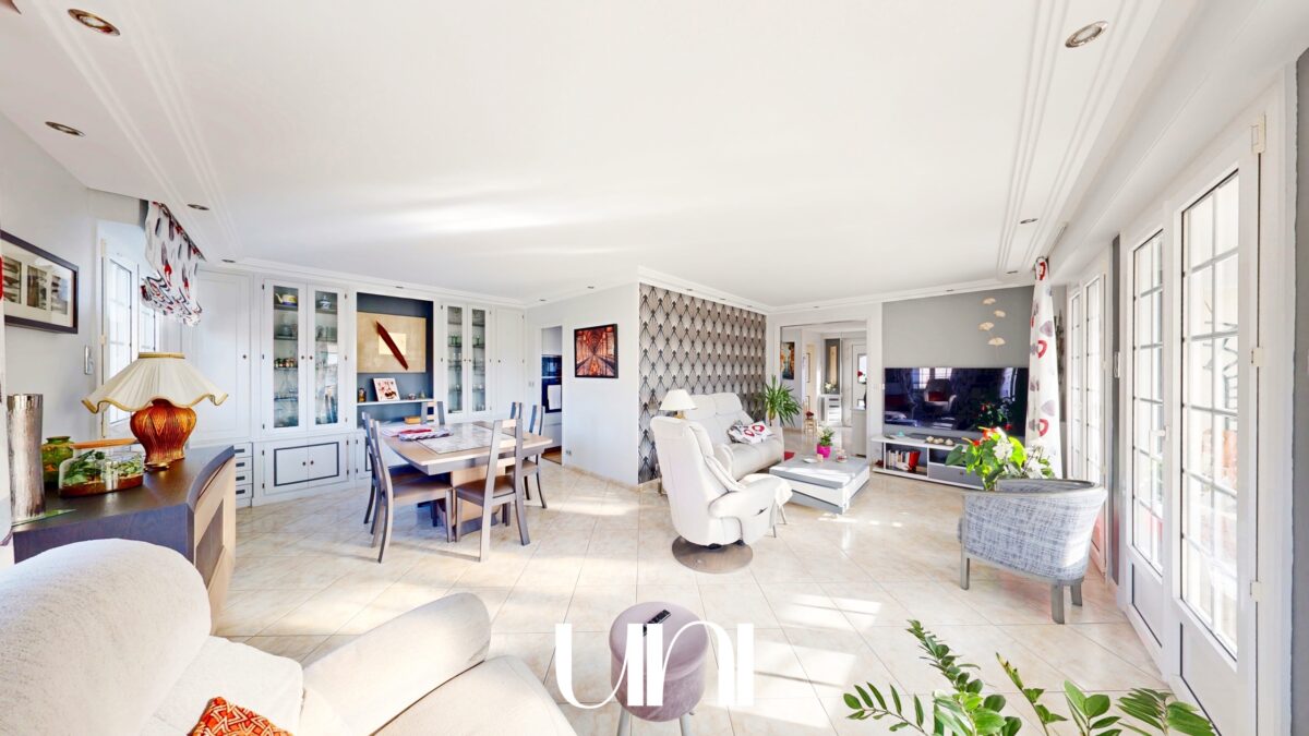 Maison T6 de 159m2 sur 679m2 de terrain à 15min à pieds de la plage