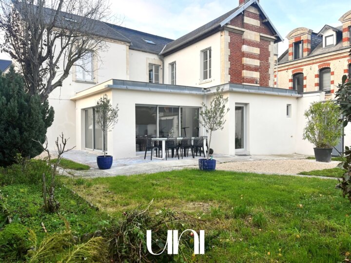 Maison 8 pièces de 175m2 Caen