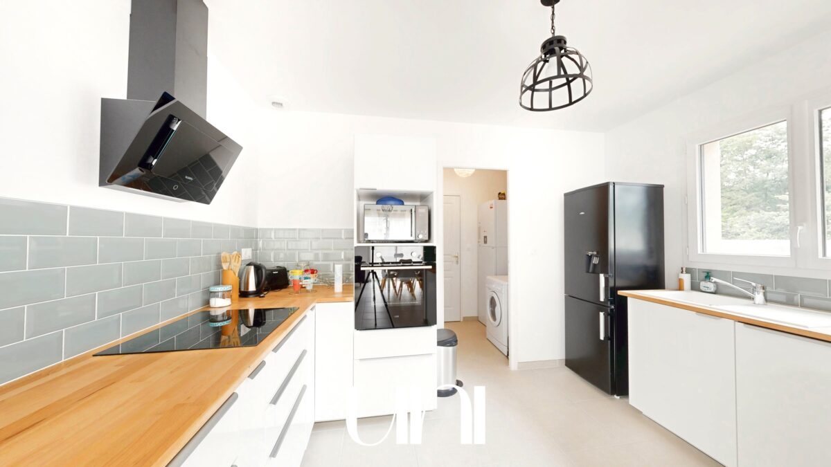 Maison 5 pièces de plain pied avec jardin