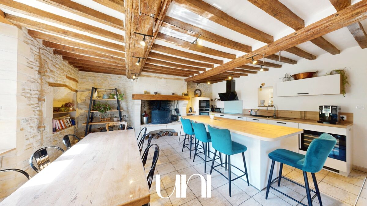 Maison T12 de 360 m2 avec terrain de 3000 m2