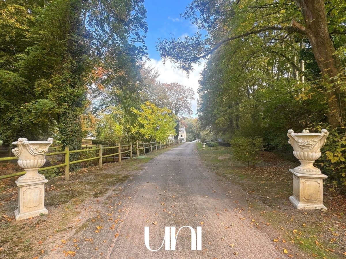 Domaine sur plus de 3 hectares de terres - BAVENT