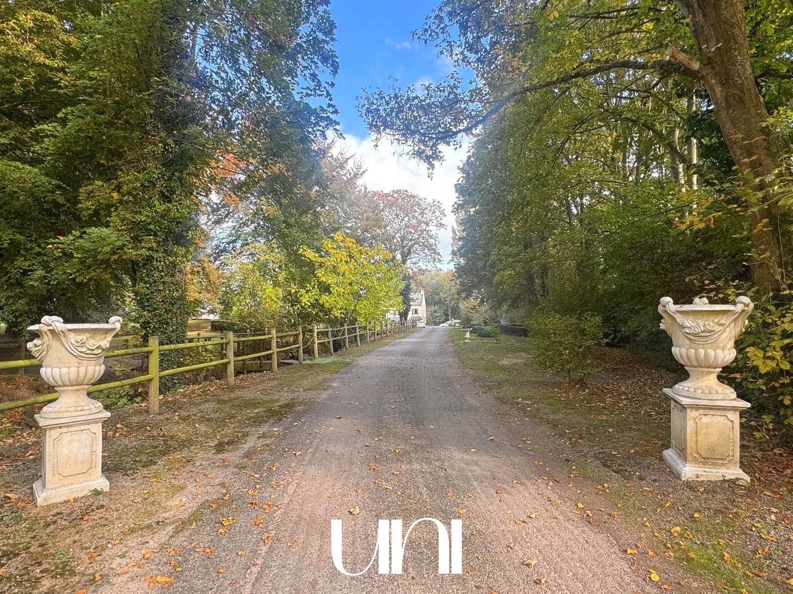 Domaine sur plus de 3 hectares de terres - BAVENT