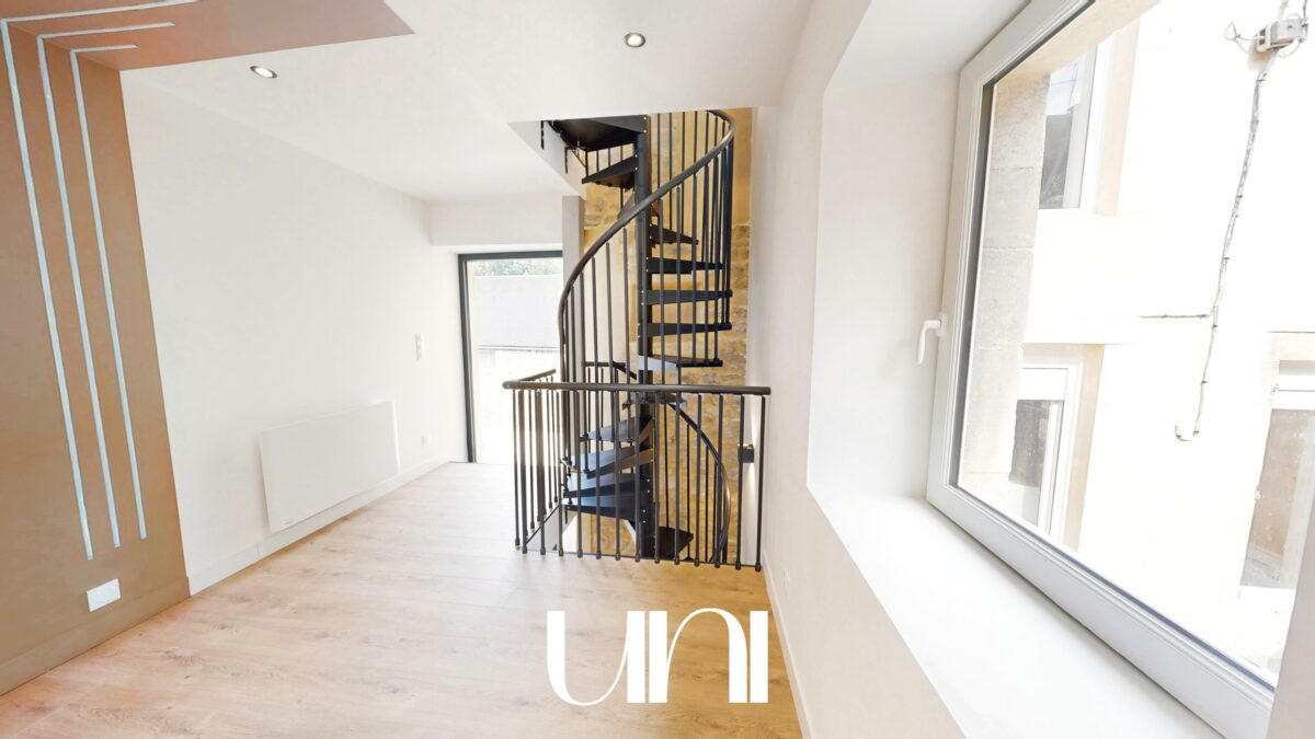 Triplex 3 pièces entièrement rénové avec place de Parking - Bayeux