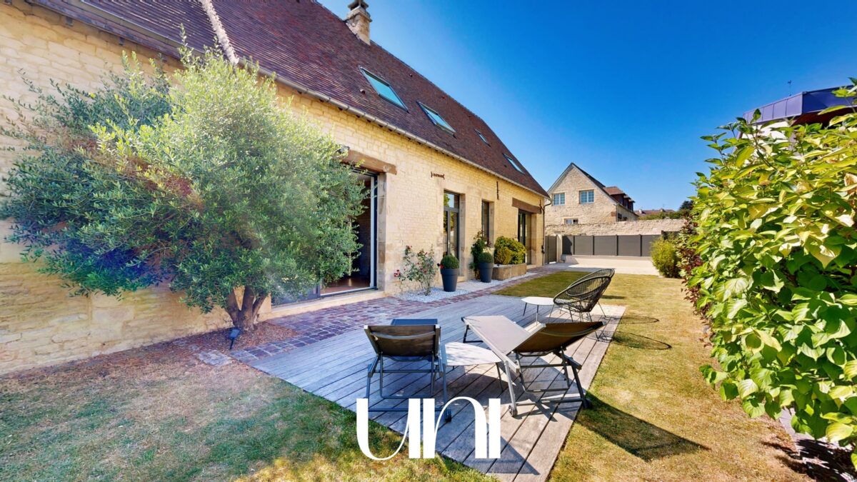 Maison 5 pièces en pierre rénovée-156 m²-BRETEVILLE-SUR-ODON