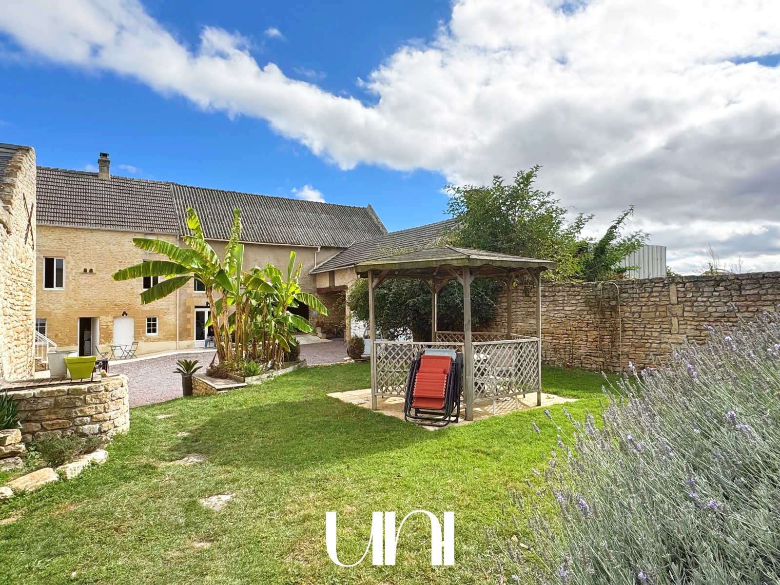 Maison T12 de 260 m2 avec terrain de 1246 m2