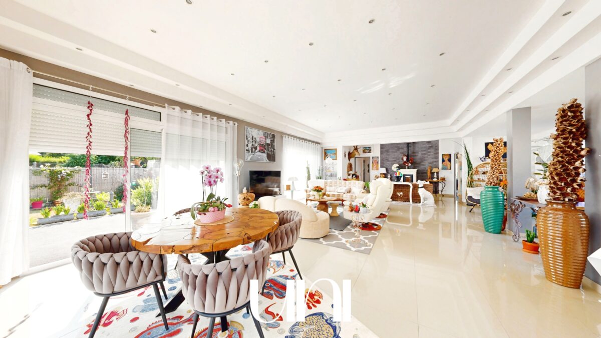Maison 6 pièces de 186 m2 plain pied sur une terrain de 1000 m2 - Ryes