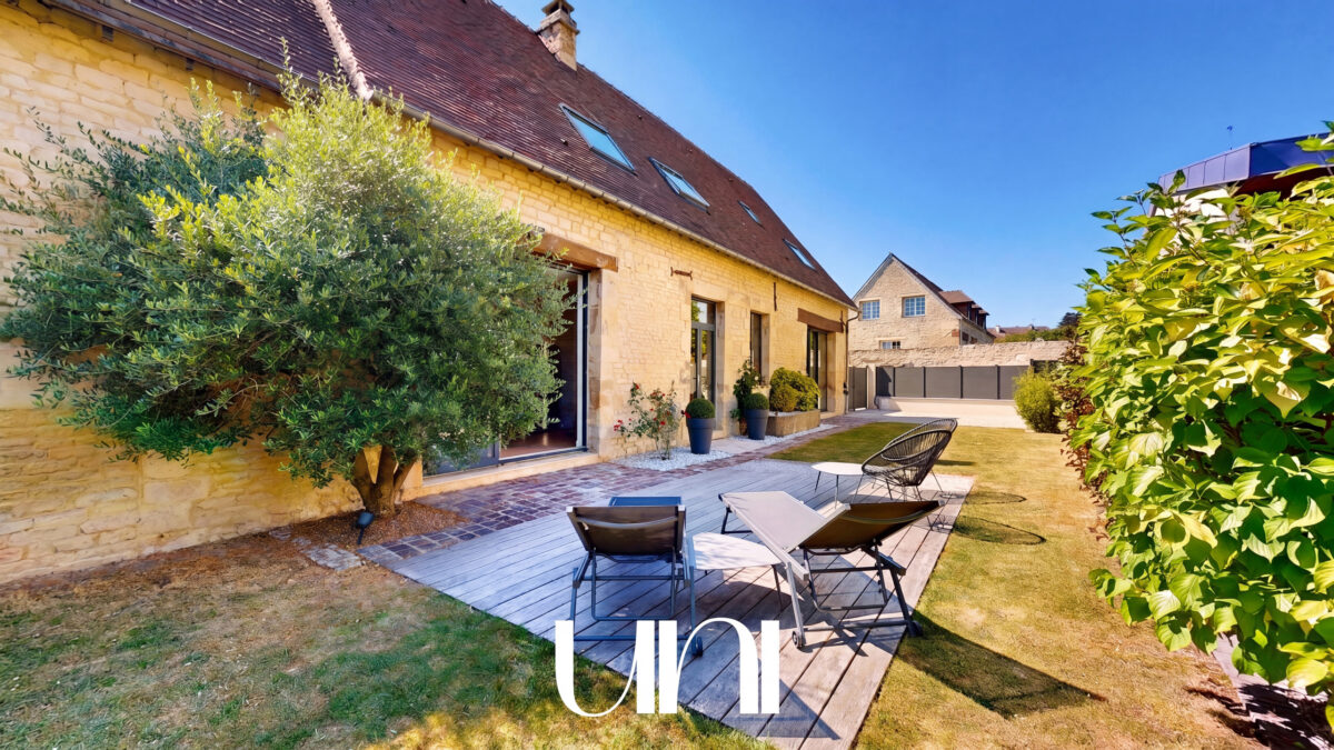 Maison 5 pièces en pierre rénovée-156 m²-BRETEVILLE-SUR-ODON