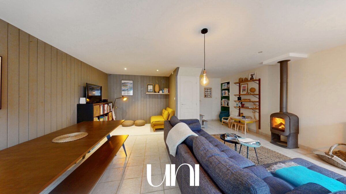 Maison T4 de 100m2 + Gite T3 de 50m2 + T3 loué sur parcelle de 300m2