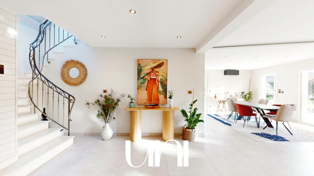 Maison 6 pièces de 220 m2 belles prestations - Mathieu